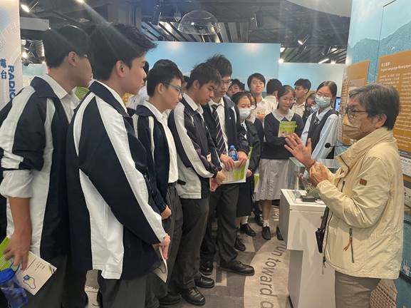 Visiting Hong Kong News-Expo
